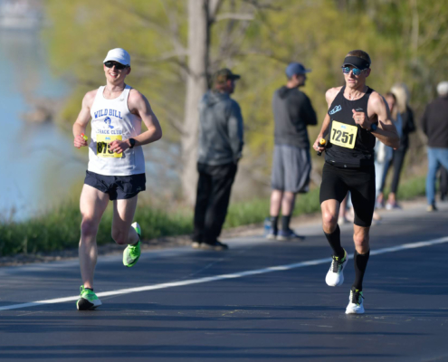 Zach Ripley racing at the bayshore marathon. You can see water and road behind the racers.